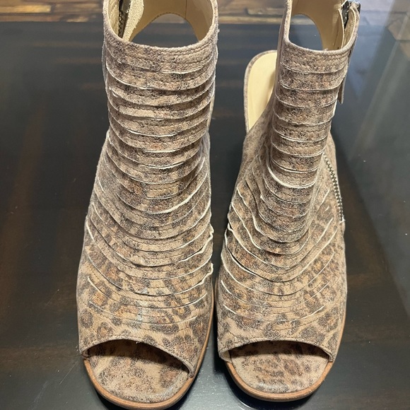 Paul Green Leopard Print Cayenne Peep Toe Sandals Size 7.5 - Picture 10 of 13